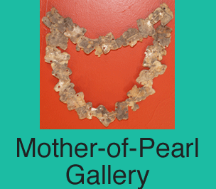 Pearl button
